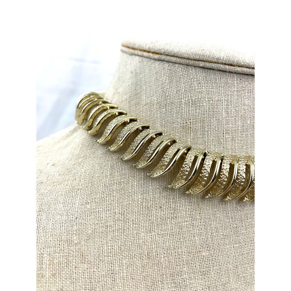 VTG Kramer Gold Tone Bib Necklace‎ Signed MCM Textured Statement 15" - Picture 2 of 12